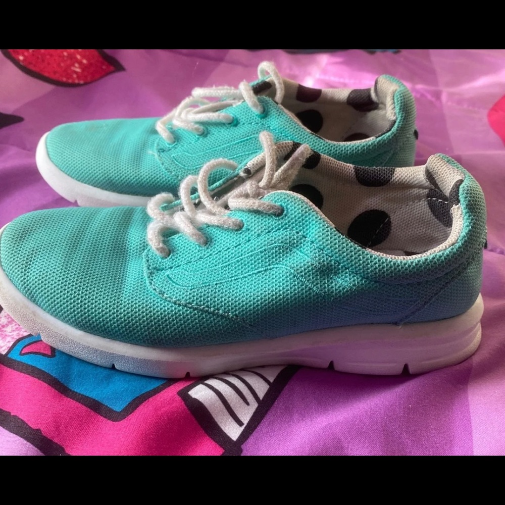 Vans - Picture 3 of 4